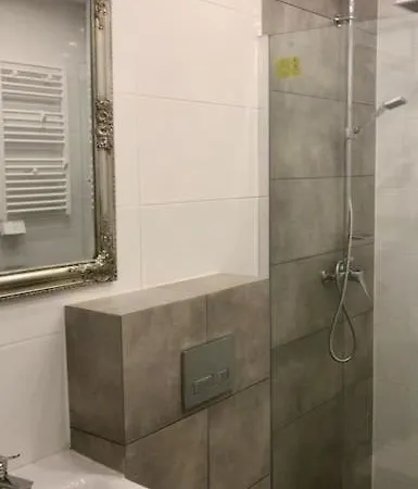 Apartman Bezauberndes Gaestehaus Mit Terrasse *